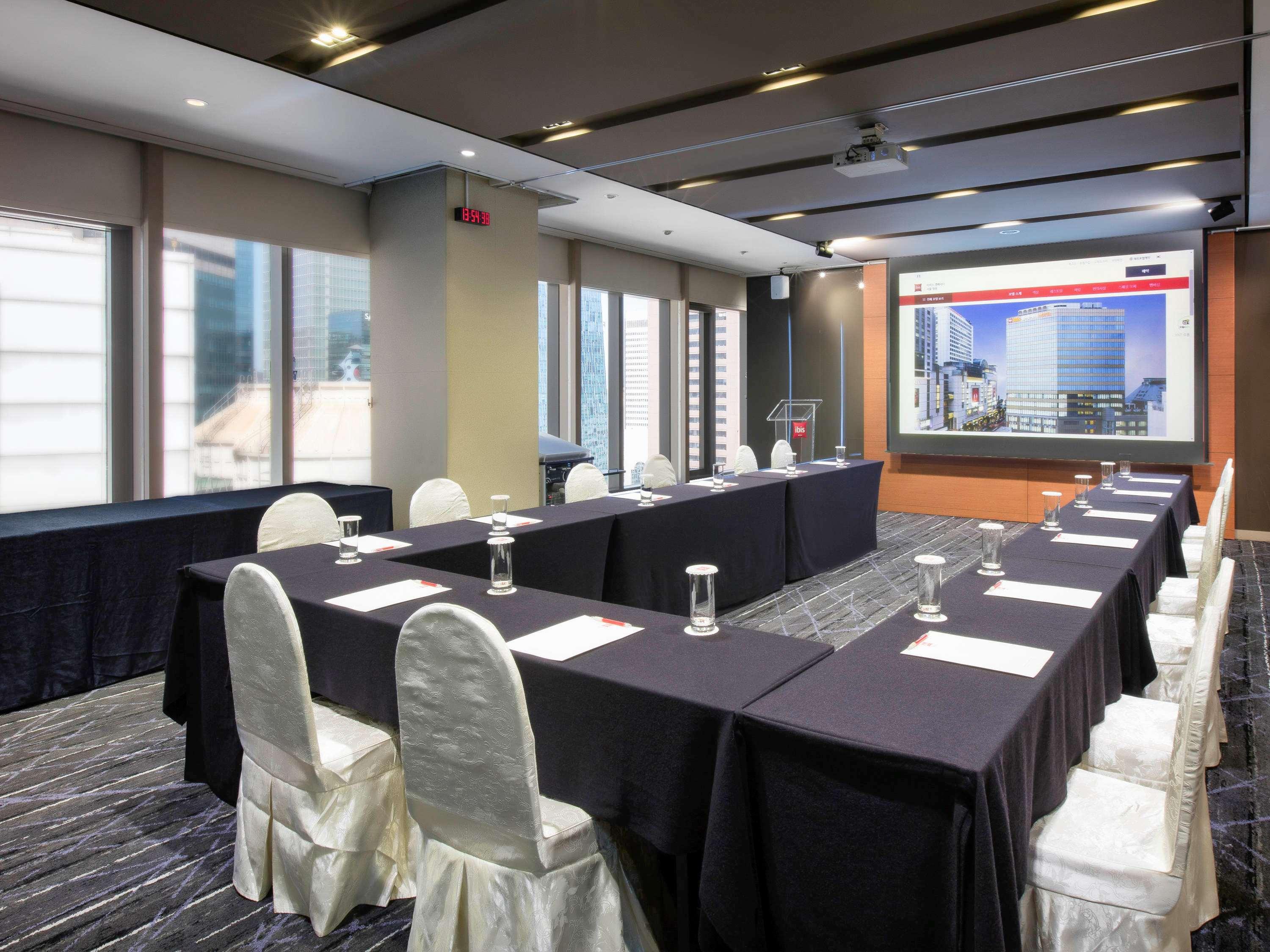 Ibis Ambassador Myeongdong Hotel 3*