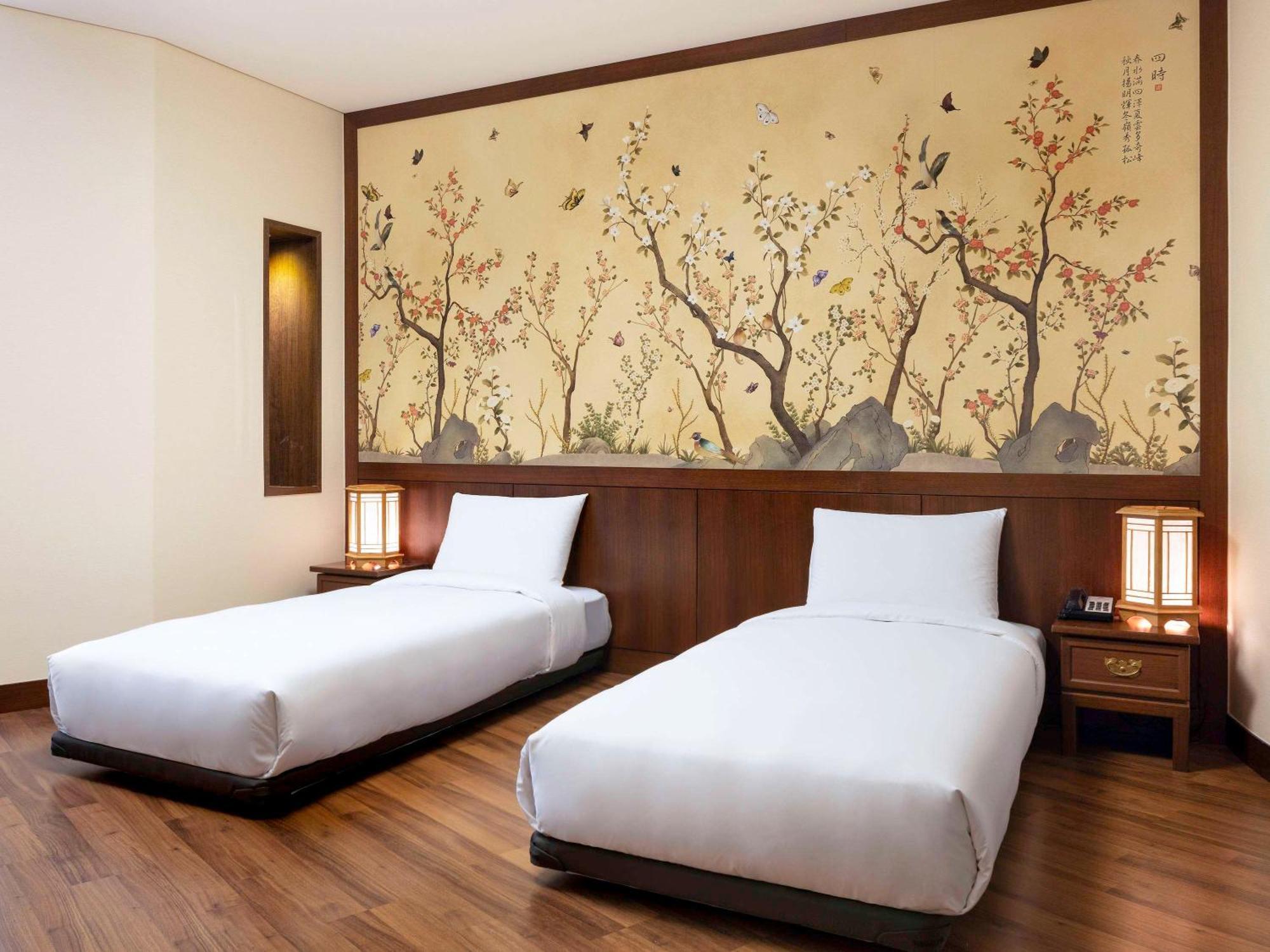 Hotel Ibis Ambassador Myeongdong 3*