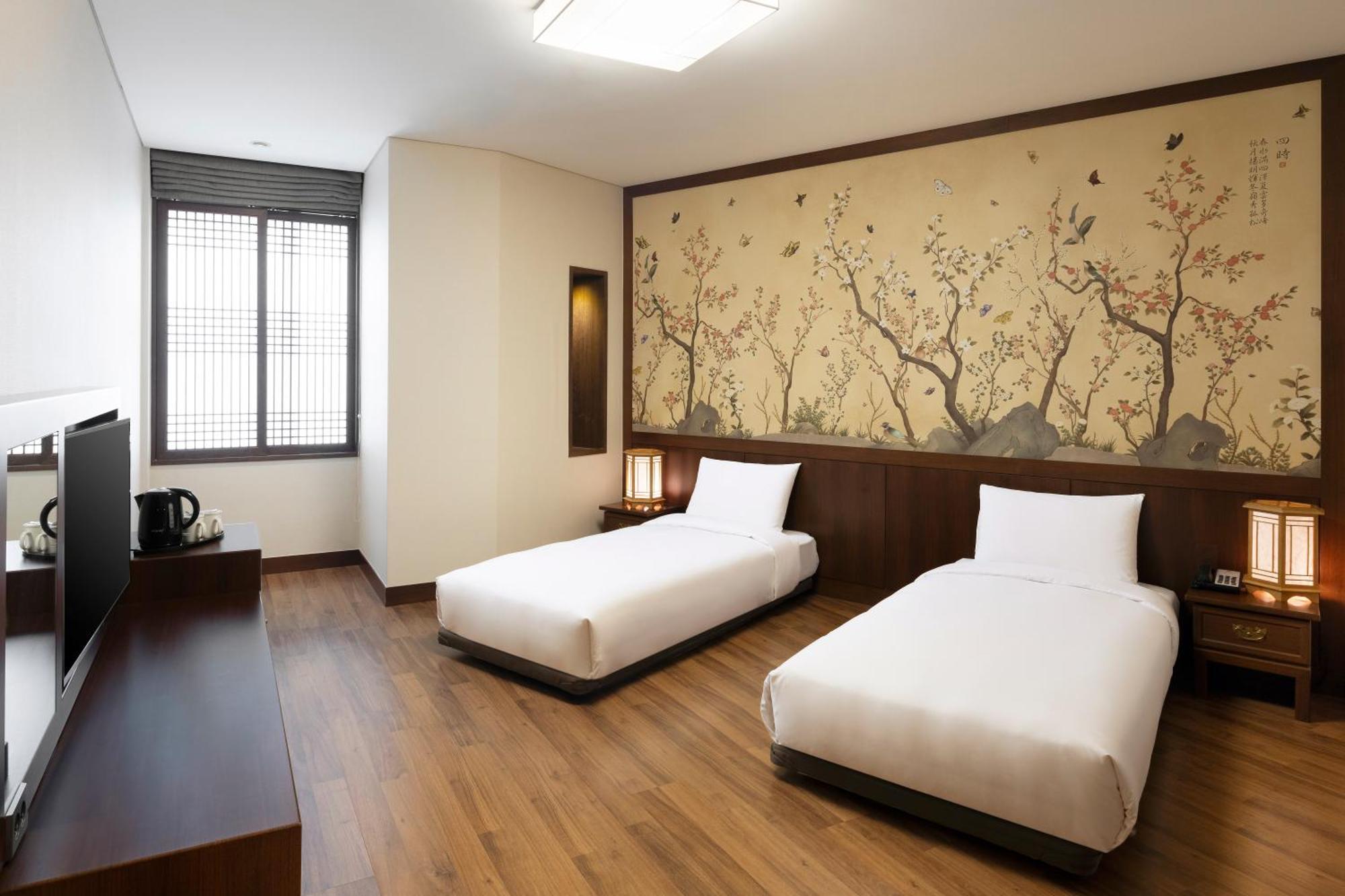 Ibis Ambassador Myeongdong Hotel 3*