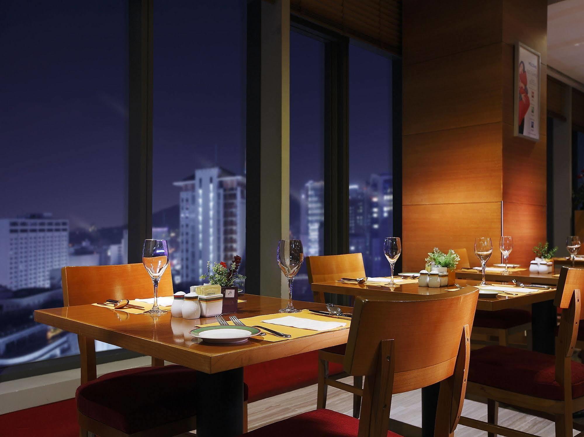 Ibis Ambassador Myeongdong 3*